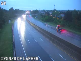 Traffic Cam @ S of Lapeer Rd - north